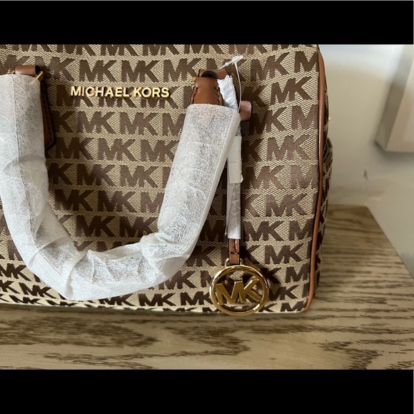 Michael Kors Bedford Large Duffle Satchel - Picture 4 of 9